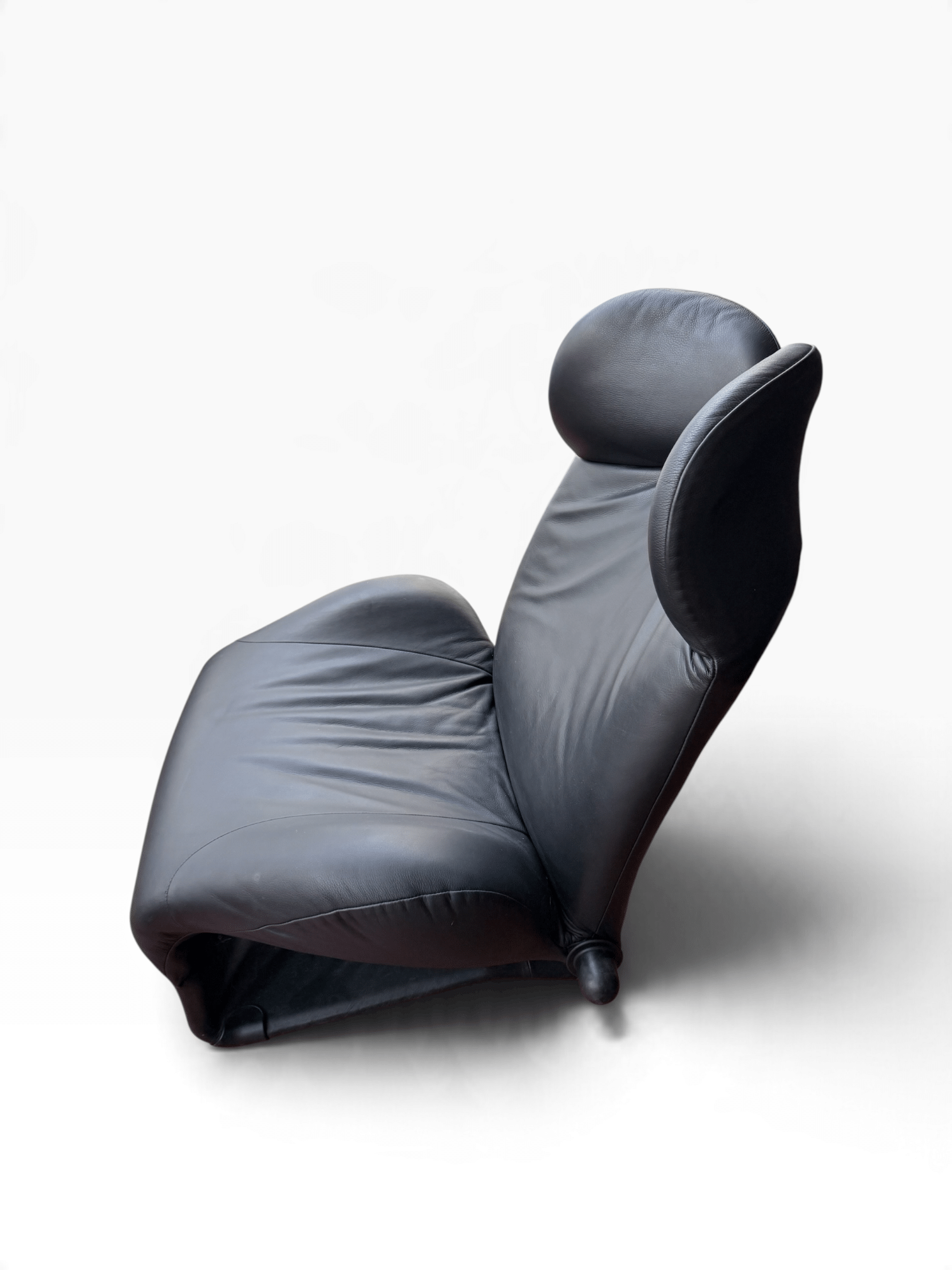Cassina 111 Wink Ledersessel aus schwarzem Leder – Toshiyuki Kita, 1980 6 Cassina 111 Wink Ledersessel aus schwarzem Leder – Toshiyuki Kita, 1980 – Bild 5