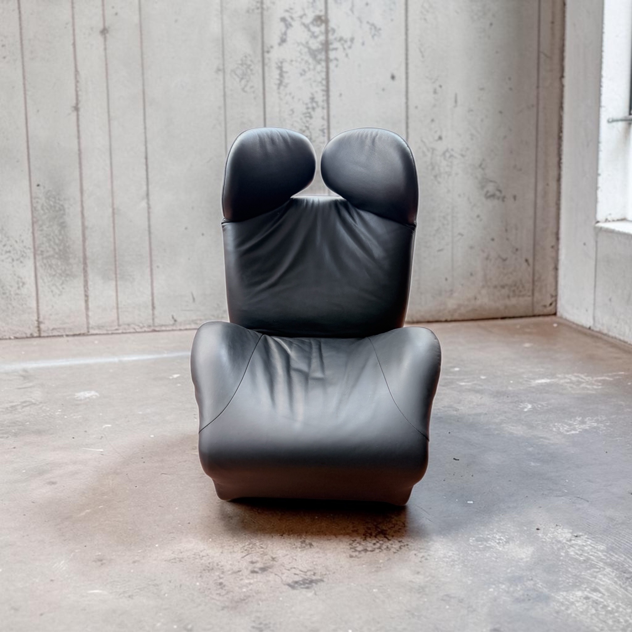 Cassina 111 Wink Ledersessel aus schwarzem Leder – Toshiyuki Kita, 1980 3 Cassina 111 Wink Ledersessel aus schwarzem Leder – Toshiyuki Kita, 1980 – Bild 2